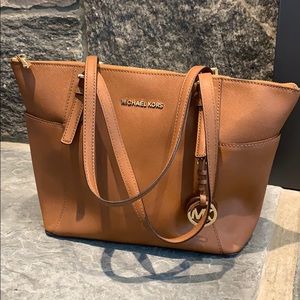 MICHAEL Michael Kors Jet Set East West Top Zip LG